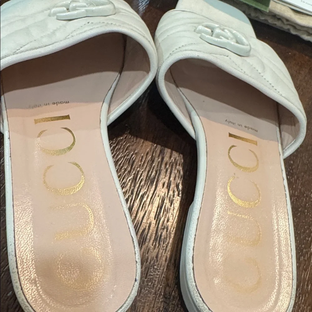 Gucci Women's Ivory Slide Sandals size 38/8 - Picture 6 of 16